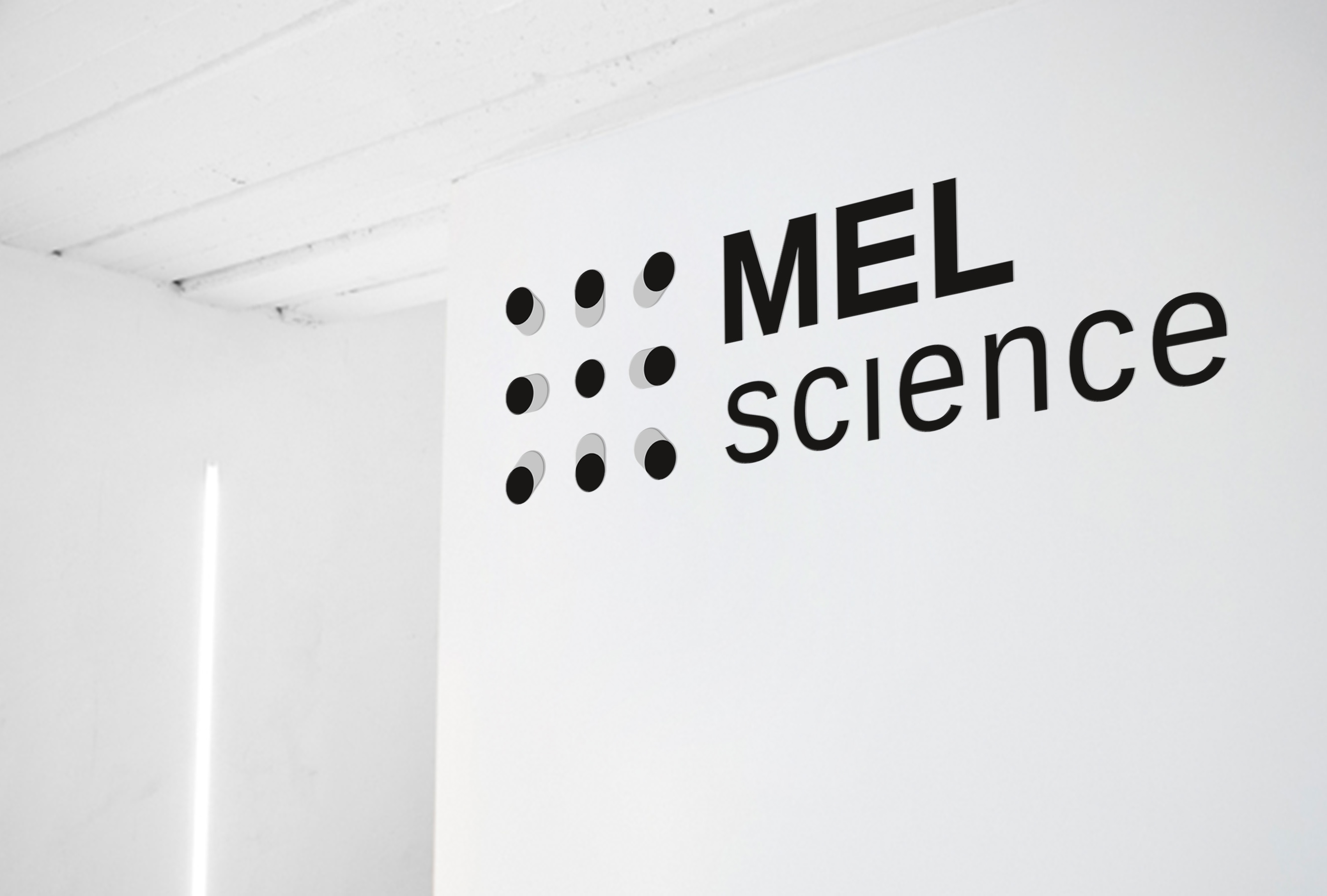 Логотип Mel Science на носителе - Фото 6